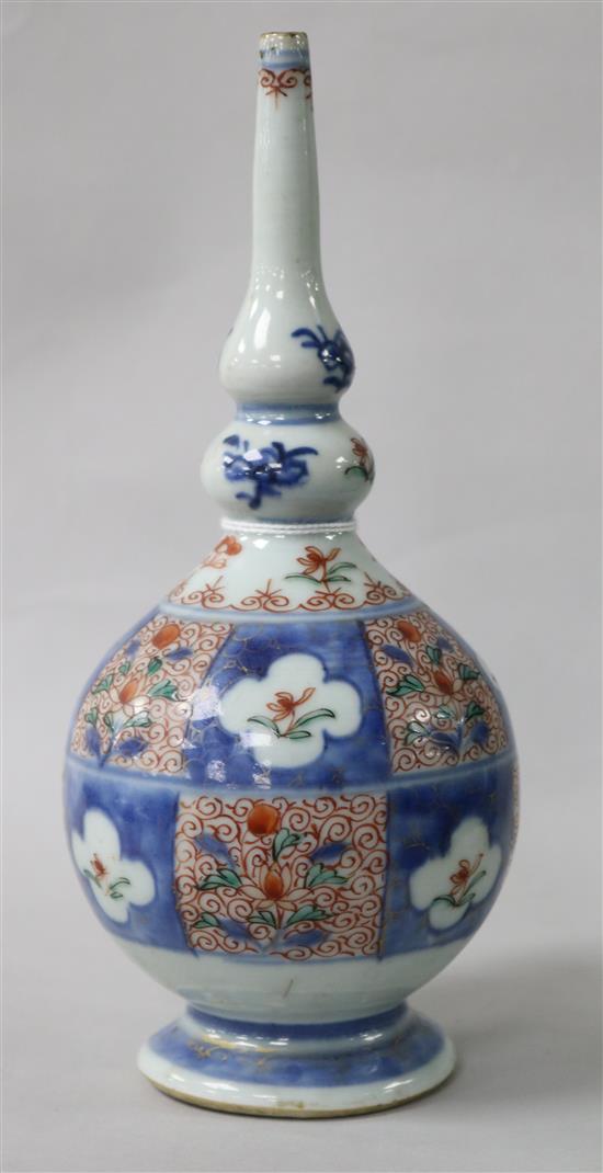 A Chinese export verte Imari rosewater sprinkler, early 18th century 21cm.